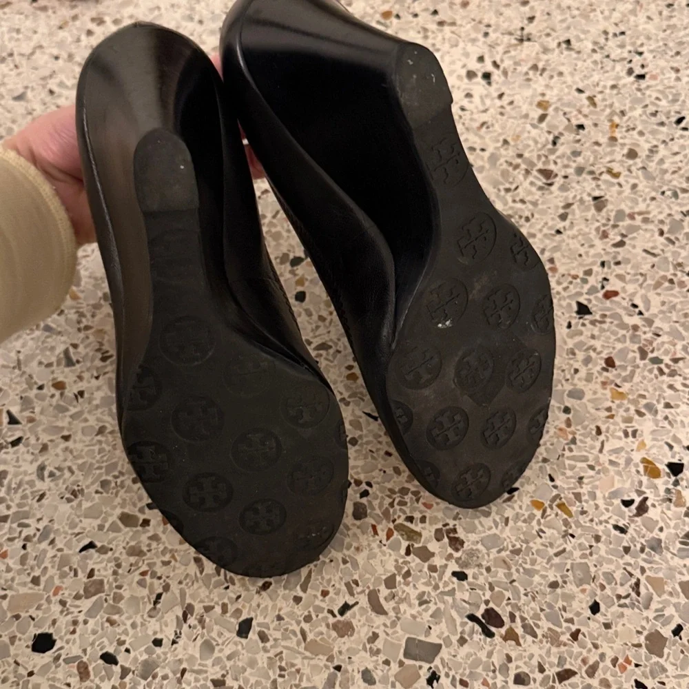 Tory Burch black wedge heel round toe gold logo 7